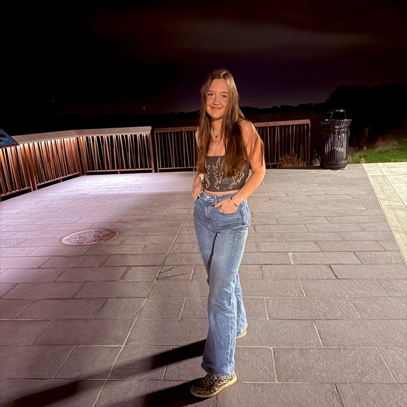 Meet your Posher, Becca - Picture 1 of 1